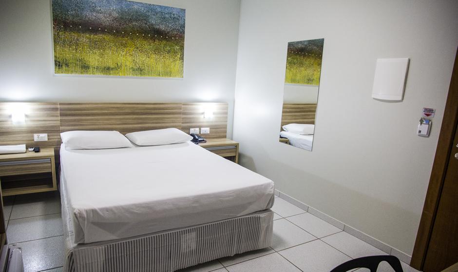 Hotel Baeza Goiatuba Room photo
